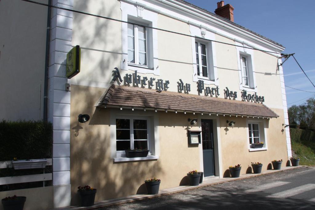 L'Auberge Du Port Des Roches Luche-Pringe Dış mekan fotoğraf